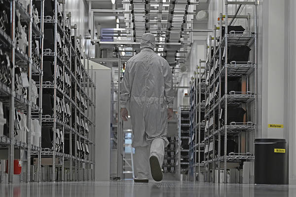 荷兰经济事务部大臣透露“将在几天内与中方会面”<strong></p>
<p>中国石化中原油田</strong>，但仍在狡辩