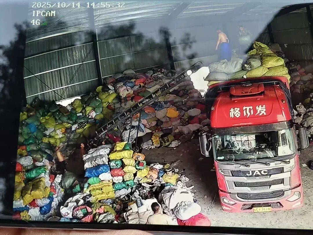 江西一女生误卖奶奶藏有13万元黄金首饰的旧衣<strong></p>
<p>美原油06</strong>,回收站:没安装监控没发现金器,分拣工人是临时工