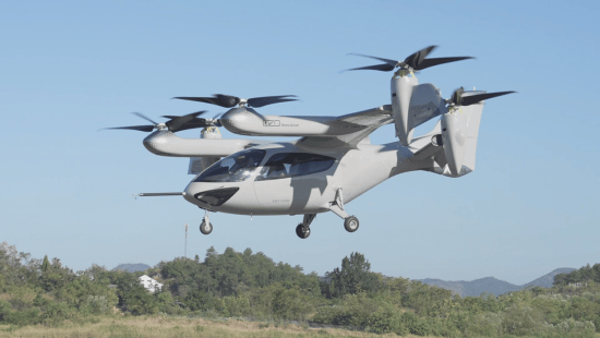 创始人同乘<strong></p>
<p>美原油06</strong>!时的科技完成全球首个吨级eVTOL载多人飞行试验