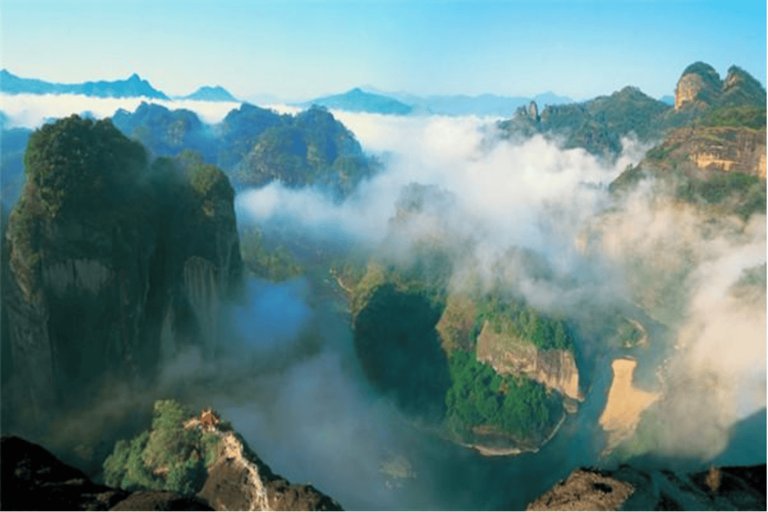 为什么年轻人迷上了爬山? | 秋高气爽<strong></p>
<p>美原油06</strong>,是时候出发了→