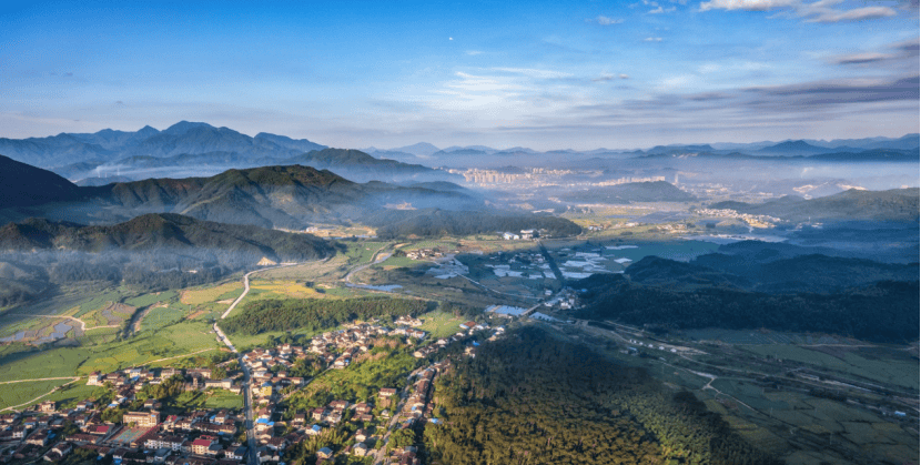 为什么年轻人迷上了爬山? | 秋高气爽<strong></p>
<p>美原油06</strong>,是时候出发了→