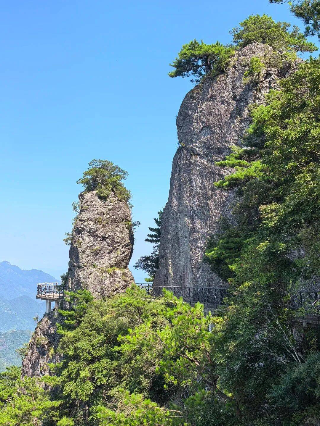 为什么年轻人迷上了爬山? | 秋高气爽<strong></p>
<p>美原油06</strong>,是时候出发了→