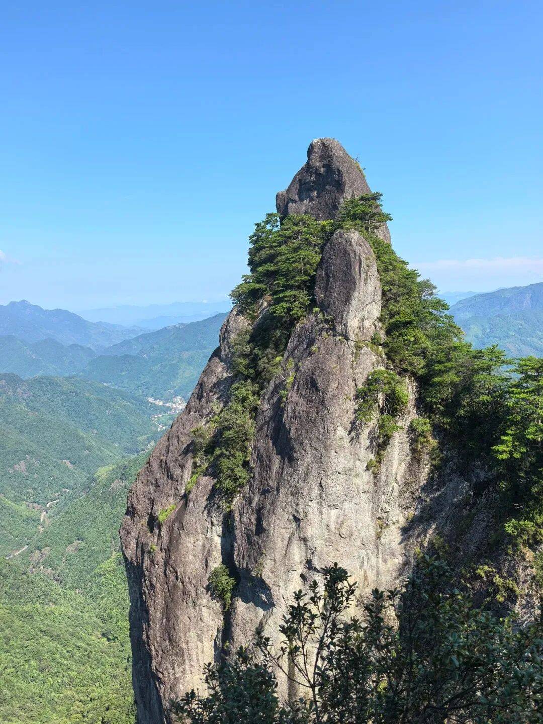 为什么年轻人迷上了爬山? | 秋高气爽<strong></p>
<p>美原油06</strong>,是时候出发了→