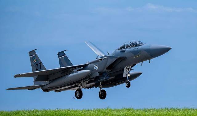 印尼买歼-10又生变<strong></p>
<p>美原油06</strong>，90亿美元预算缩水到16亿，或考虑买退役战机