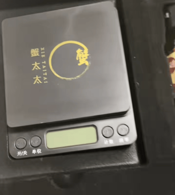 消费者花400元买到臭蟹客服建议蘸醋吃<strong></p>
<p>美原油06</strong>，“包退包赔”的售后执行严苛，网红蟹太太信任危机凸显，被协会除名屡遭行政处罚