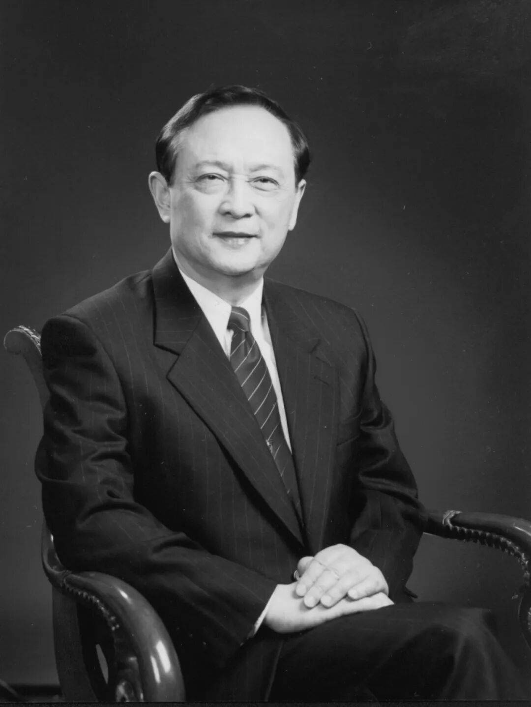 重大损失<strong></p>
<p>美原油现货</strong>!周国治先生在美去世