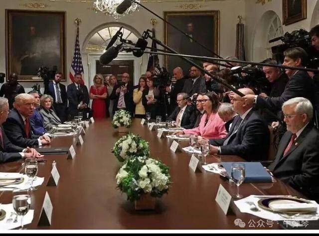 他被特朗普当众羞辱<strong></p>
<p>现货美原油</strong>,全场都在哄笑