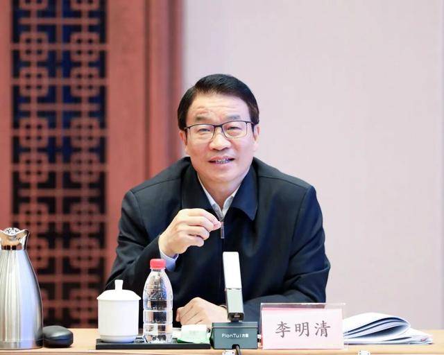 中央批准<strong></p>
<p>布伦原油</strong>，陈新武、张伟履新职