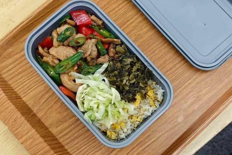 国铁成都局推出17元高铁盒饭:门店现炒<strong></p>
<p>布伦原油</strong>,送餐到座