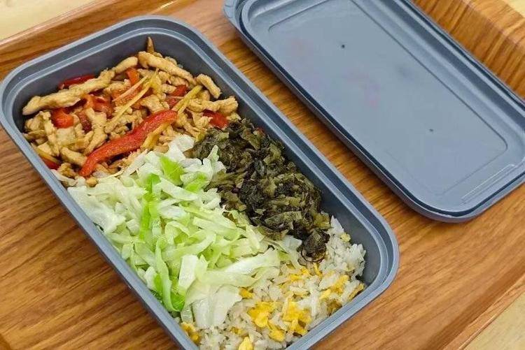 国铁成都局推出17元高铁盒饭:门店现炒<strong></p>
<p>布伦原油</strong>,送餐到座