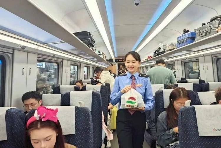 国铁成都局推出17元高铁盒饭:门店现炒<strong></p>
<p>布伦原油</strong>,送餐到座