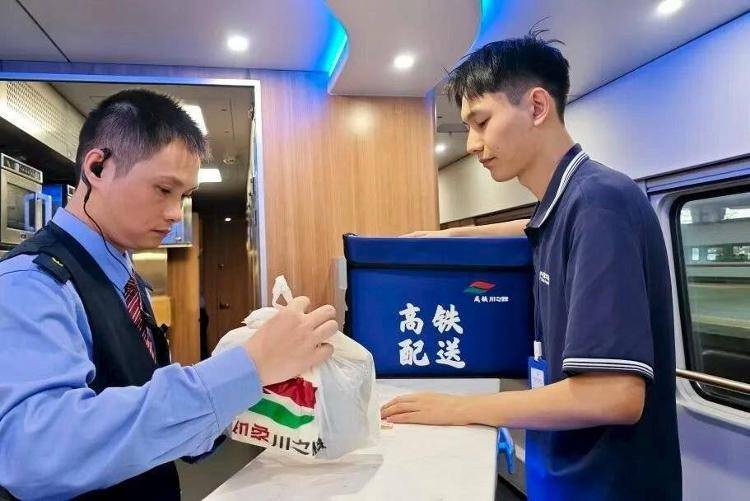 国铁成都局推出17元高铁盒饭:门店现炒<strong></p>
<p>布伦原油</strong>,送餐到座