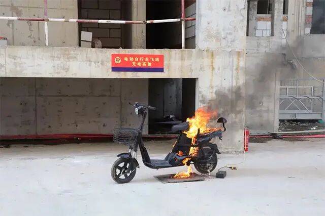 案例警示|电动车消防安全指南<strong></p>
<p>布伦原油</strong>,您都做到了吗?