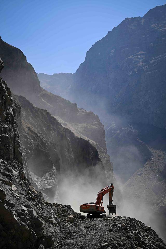 青年说 | 到中亚<strong></p>
<p>中原油田房产</strong>，奔赴一场激动人心的“探秘”