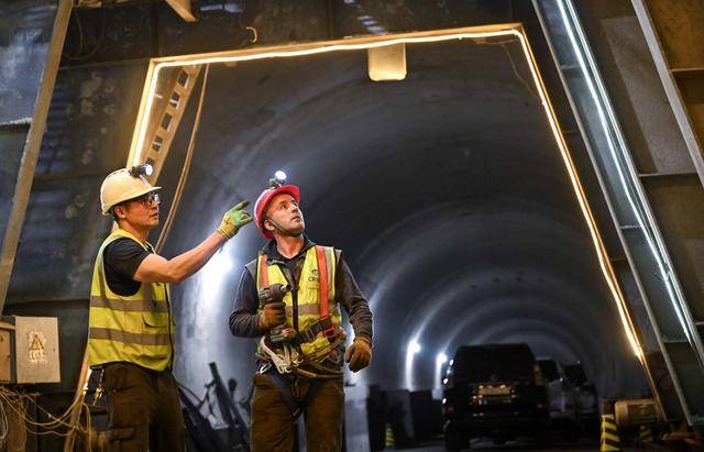 青年说 | 到中亚<strong></p>
<p>中原油田房产</strong>，奔赴一场激动人心的“探秘”