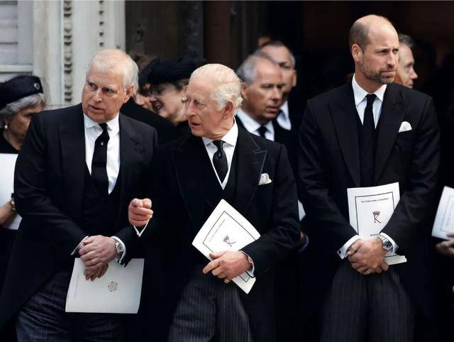 一次次性丑闻中<strong></p>
<p>原油木</strong>,风流的王子“失宠”了