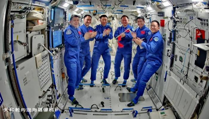 疑似遭空间微小碎片撞击<strong></p>
<p>上海证券</strong>,神舟二十号返回任务将推迟进行