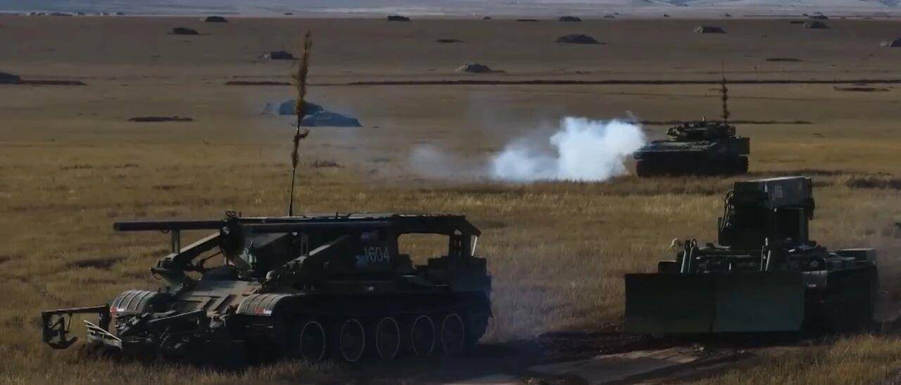 大场面!机器狗、无人机开路<strong></p>
<p>上海证券</strong>,实兵对抗演练画面公布