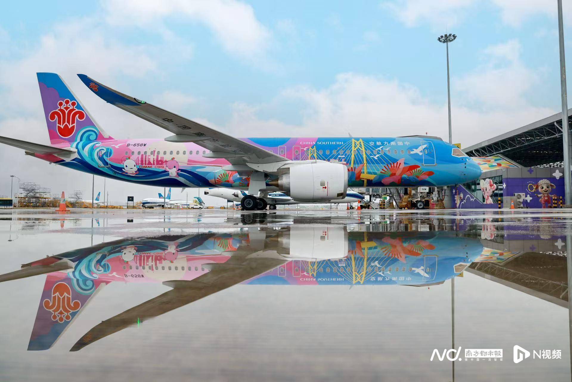 广州白云机场起飞<strong></p>
<p>上海证券</strong>!国内首架C919全运会主题彩绘机首航