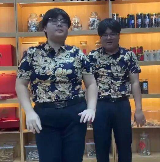 “史上最相似夫妻”被网友建议查下DNA<strong></p>
<p>上海证券</strong>,当事人:刚认识时不像,后来越长越像