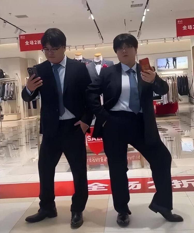 “史上最相似夫妻”被网友建议查下DNA<strong></p>
<p>上海证券</strong>,当事人:刚认识时不像,后来越长越像