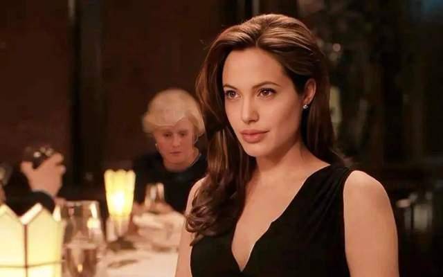 安吉丽娜·朱莉访乌<strong></p>
<p>中信证券无券可融</strong>，保镖被带走