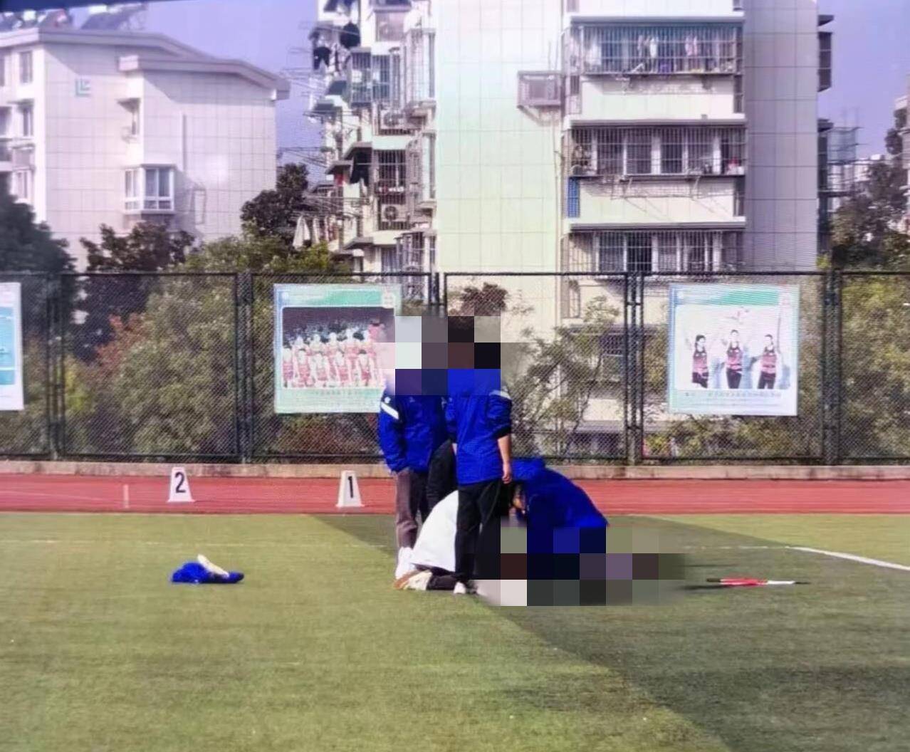 南京一学生在运动会上跑200米时倒地去世<strong></p>
<p>招商证券交易网</strong>,官方:深感痛心,已与亲属沟通妥善处理