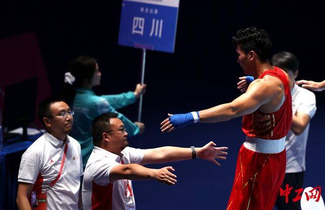全运会拳击男子80公斤级决赛<strong></p>
<p>招商证券交易网</strong>，王小保夺冠！