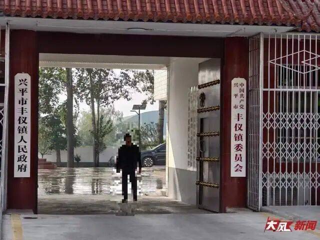 陕西兴平56岁女教师骑电动车“撞树枝”身亡<strong></p>
<p>华融证券小微融</strong>,交警判定担主责,家属提出诸多质疑,多方回应