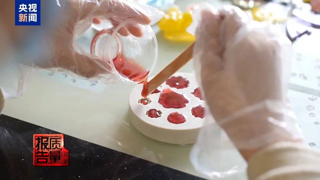 快扔掉!甲醛含量高出上限一倍多<strong></p>
<p>恒生电子证券事业部</strong>,戴防毒面具也不行!