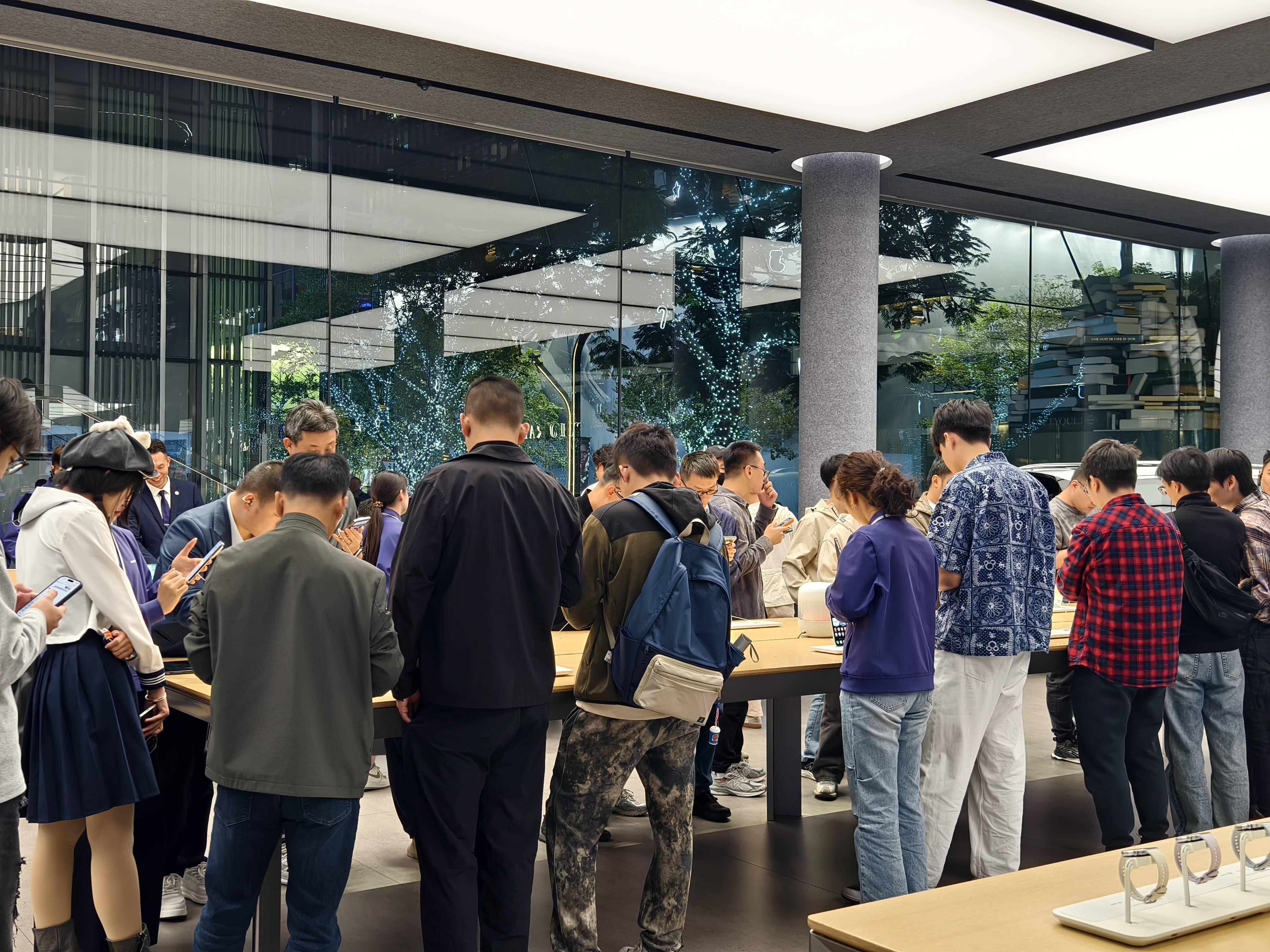 独家｜华为Mate80首批备货30万台左右<strong></p>
<p>证券分析师陈建平</strong>，渠道商称“定价很有魄力”