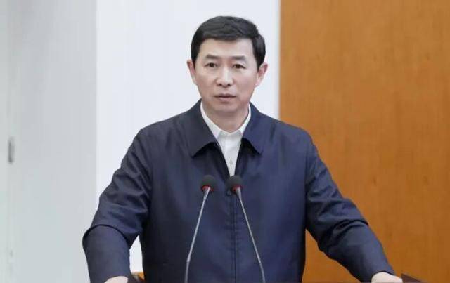 张艳丽、徐万海被查<strong></p>
<p>证券分析师陈建平</strong>,他上个月刚被免职