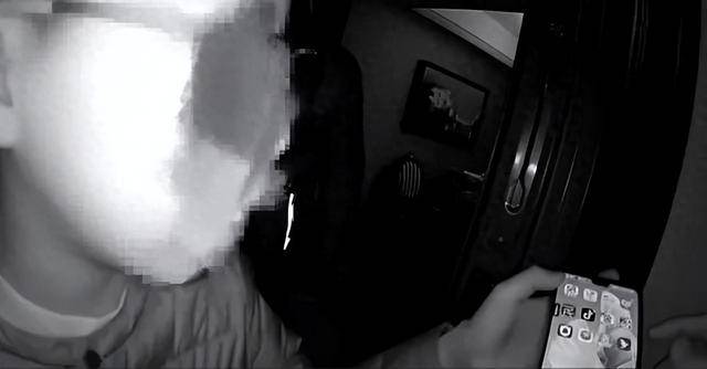 就差一步<strong></p>
<p>长城证券青岛营业部</strong>,杭州9岁男孩“送”光外公外婆上百万元养老金!“短短几分钟,钱跟流水一样被转走……”