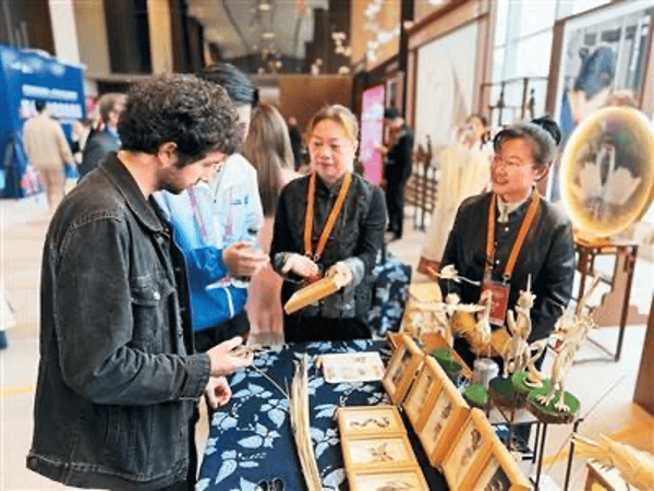 马克龙一路追着它俩<strong></p>
<p>长城证券青岛营业部</strong>，抢先一步要访华！