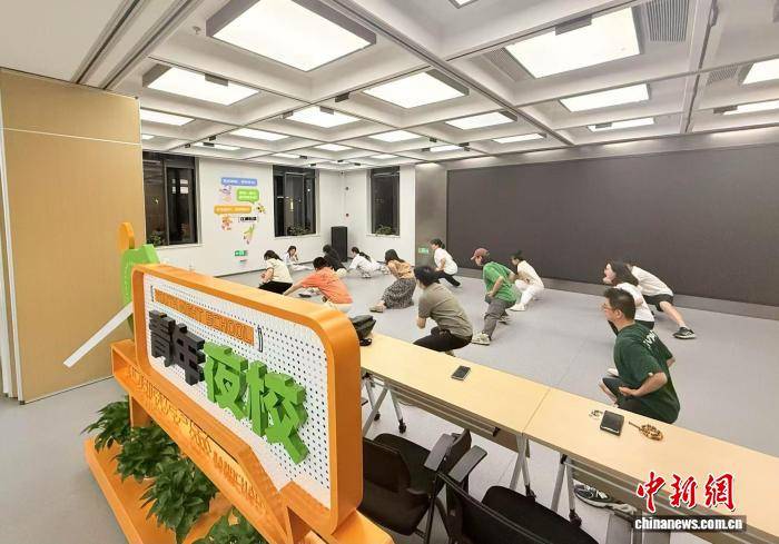 年均引进3万大学生<strong></p>
<p>招商证券股票交易佣金</strong>,浙江最年轻城区靠什么?