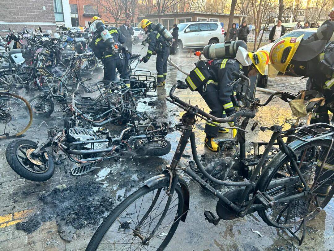 天通苑一天两起电动车火情<strong></p>
<p>国元证券极速交易</strong>,突然着火忒吓人丨有事儿@新京报