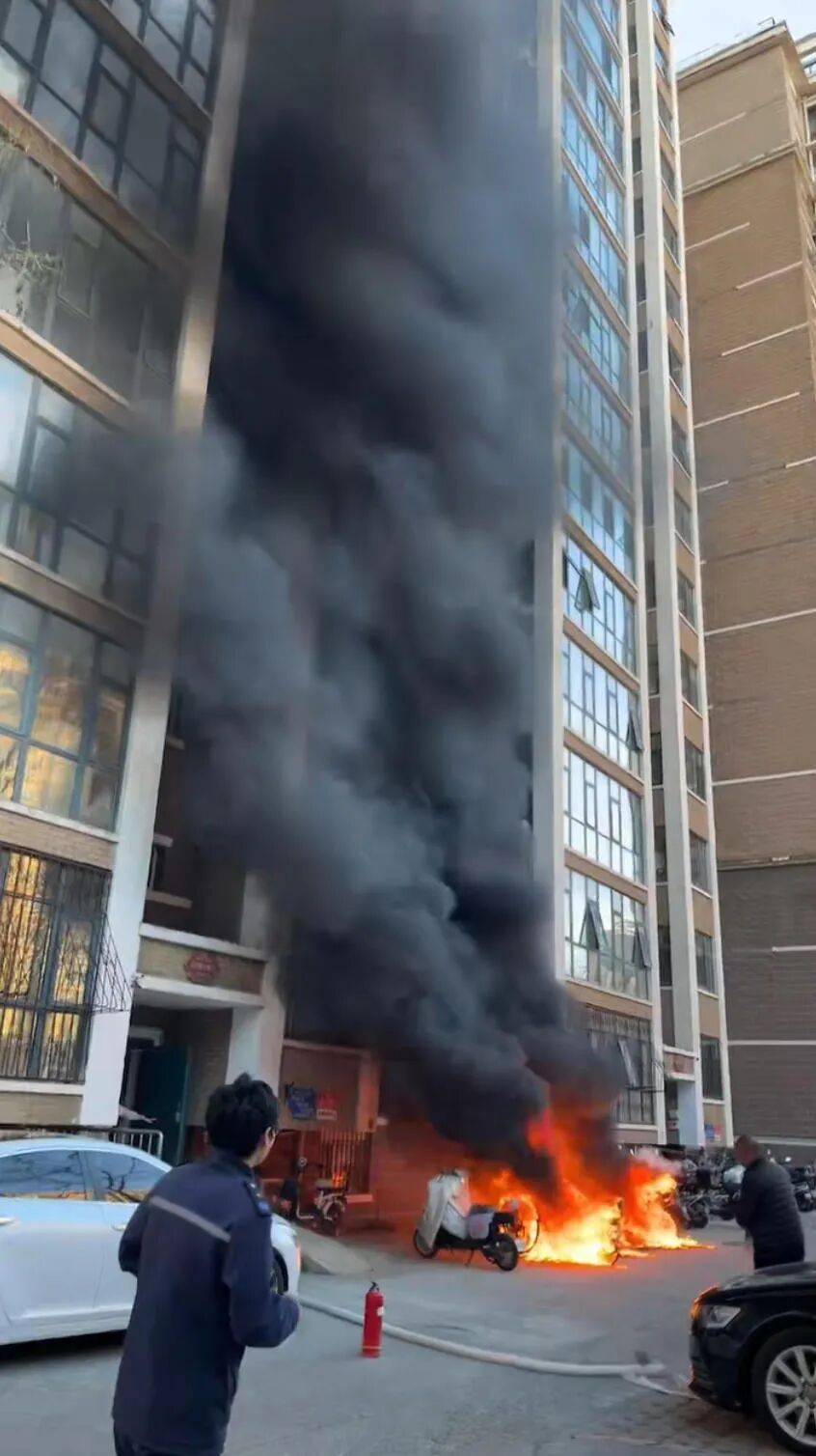 天通苑一天两起电动车火情<strong></p>
<p>国元证券极速交易</strong>,突然着火忒吓人丨有事儿@新京报