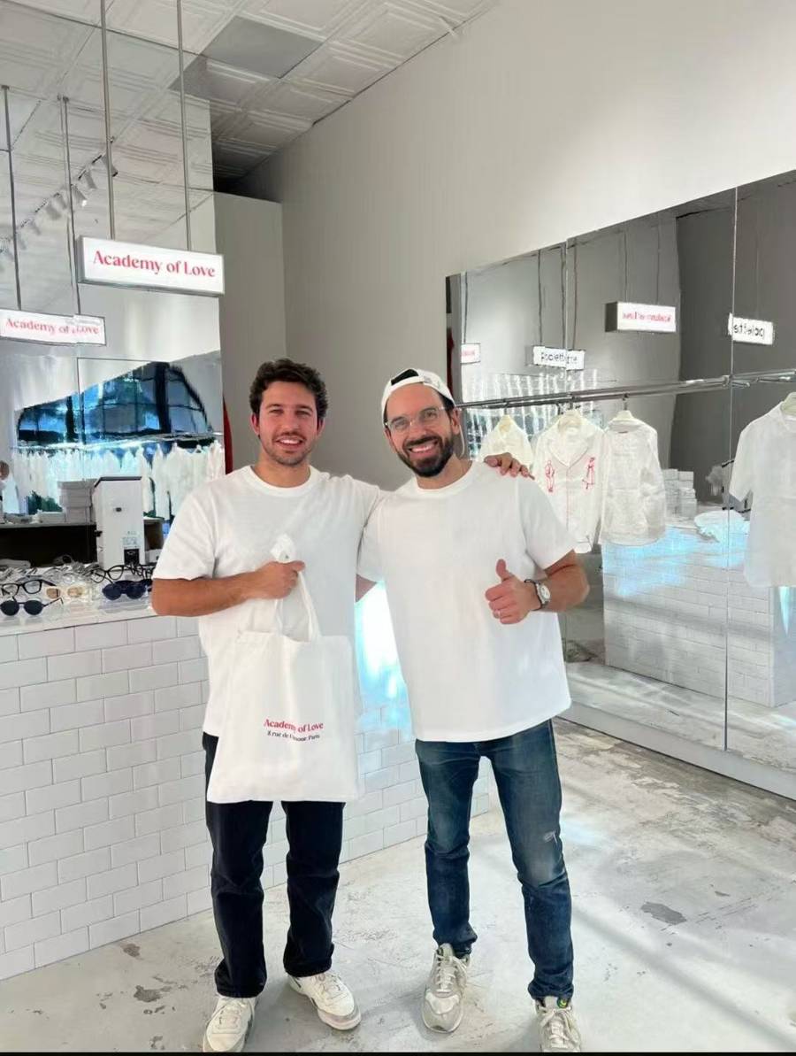 法国人在上海开店<strong></p>
<p>华西证券工作怎么样</strong>,只卖白色衣服竟然火了丨上海滩上洋掌柜