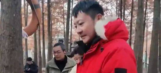 确认了<strong></p>
<p>证券公司商业模式</strong>，是演员印小天！本人回应：本能反应，小事一件