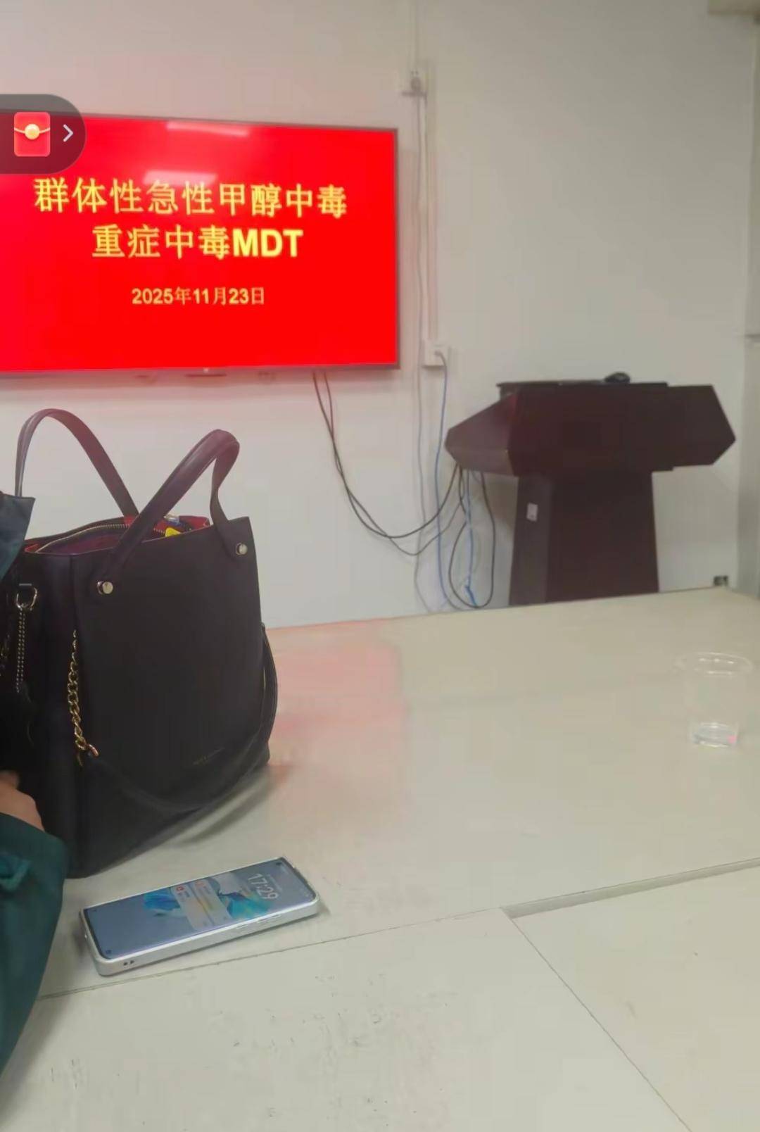 湖北十堰三名工人聚餐中毒<strong></p>
<p>中航证券昆明营业部</strong>,家属:食堂误把工业酒精当散酒