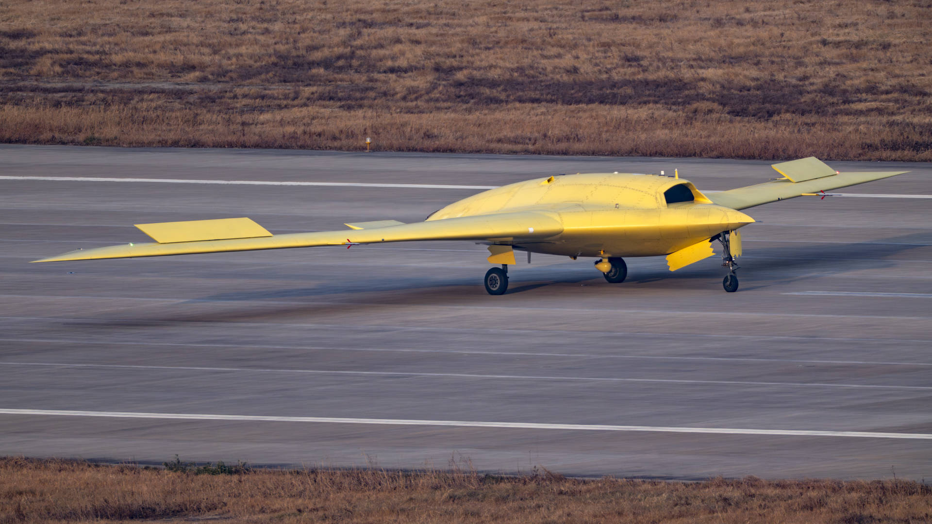 多张高清大图<strong></p>
<p>中航证券昆明营业部</strong>！新型高空高速长航时无人机彩虹-7近日成功首飞