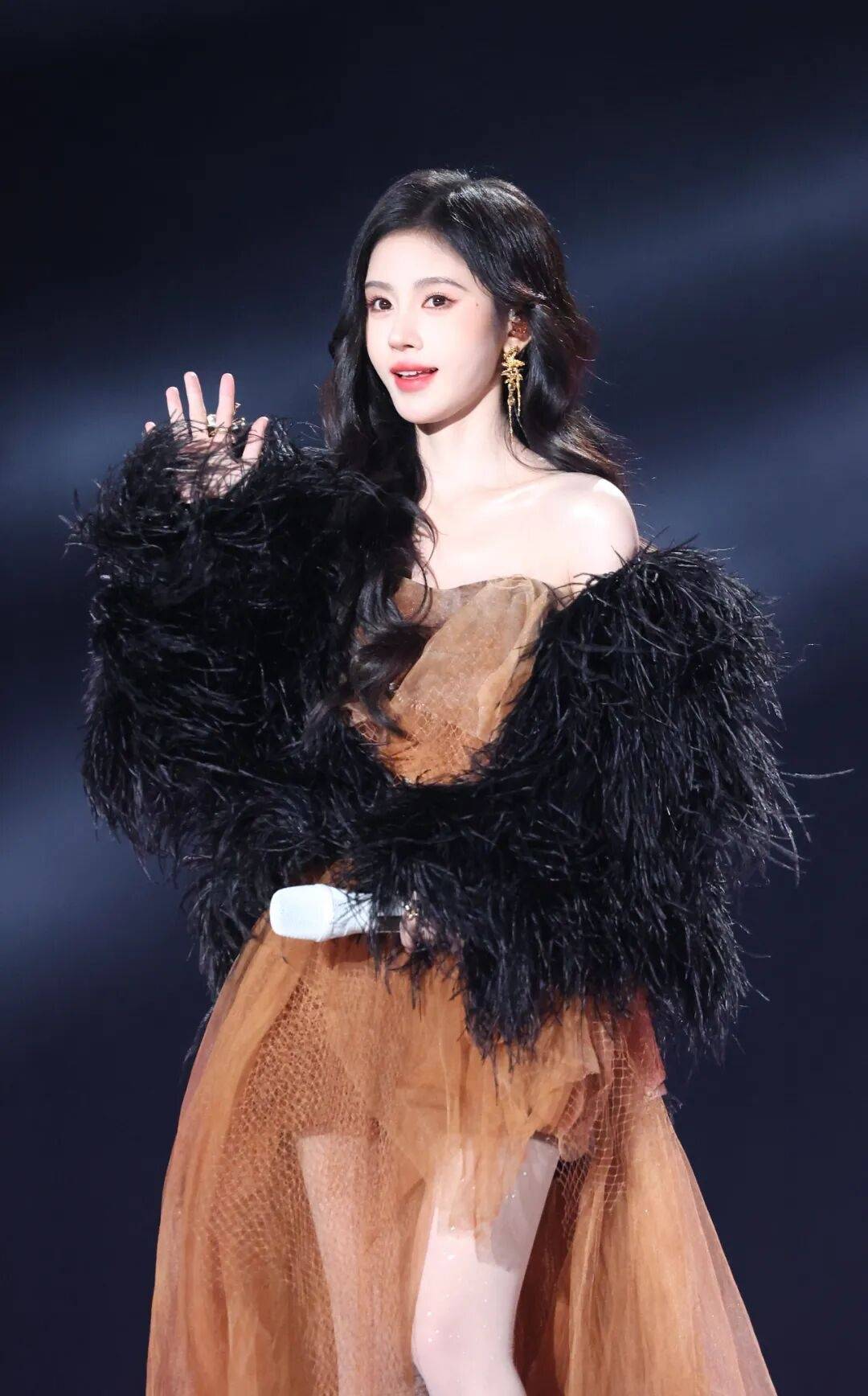 丝芭传媒称鞠婧祎多次编造谎言<strong></p>
<p>华西证券交易行情</strong>,“涉嫌严重经济犯罪”,将择日全网公开实名举报