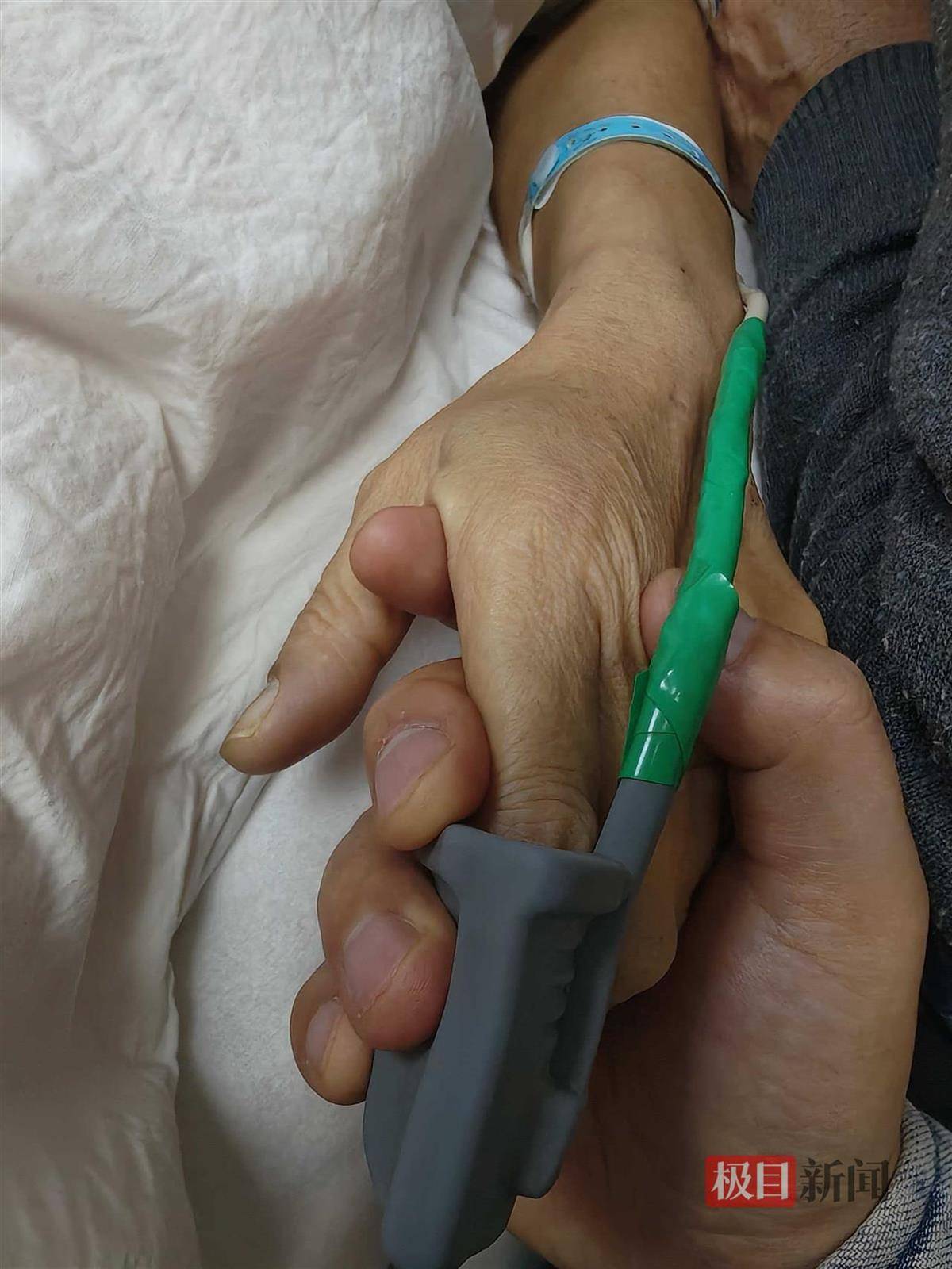 六旬女子做痔疮手术9天后突然去世<strong></p>
<p>证券从业资格考试介绍</strong>，当地卫健委介入调查