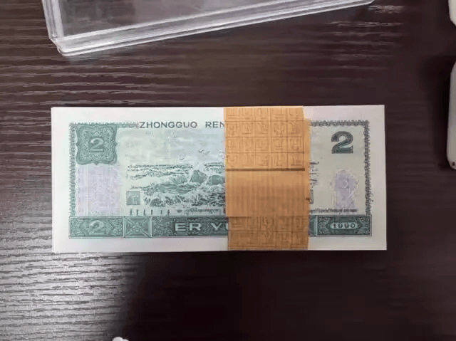 1万多张2元面值人民币被拍卖<strong></p>
<p>资产证券化服务协议</strong>，最终以83.16万元成交！