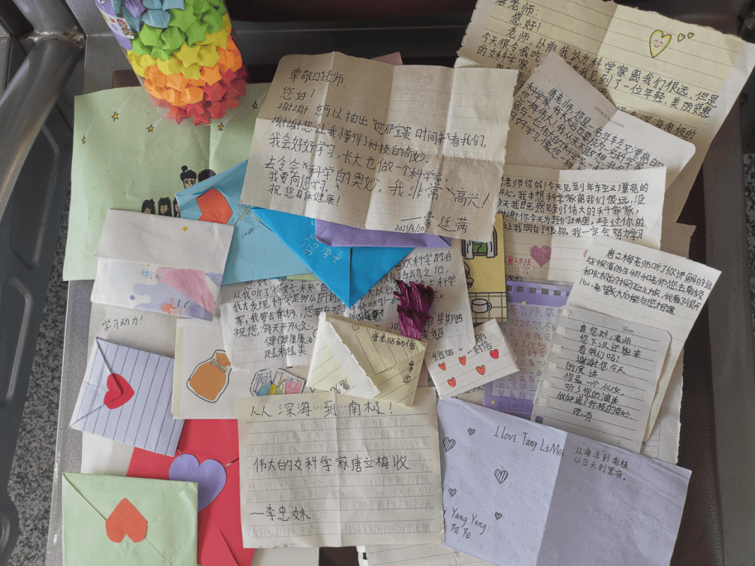 突然爆火！浙大女博士一个月涨粉超50万<strong></p>
<p>金融界和证券之星</strong>，“我是过了把瘾”！网友：丝滑入脑……