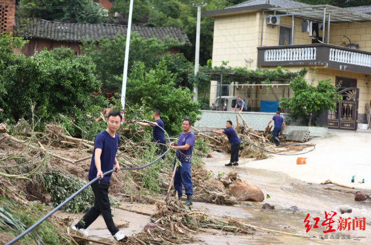 凌晨2点打电话叫醒村民的“谢会计”遇难<strong></p>
<p>我国所有的证券公司</strong>，妻子弟弟仍失联