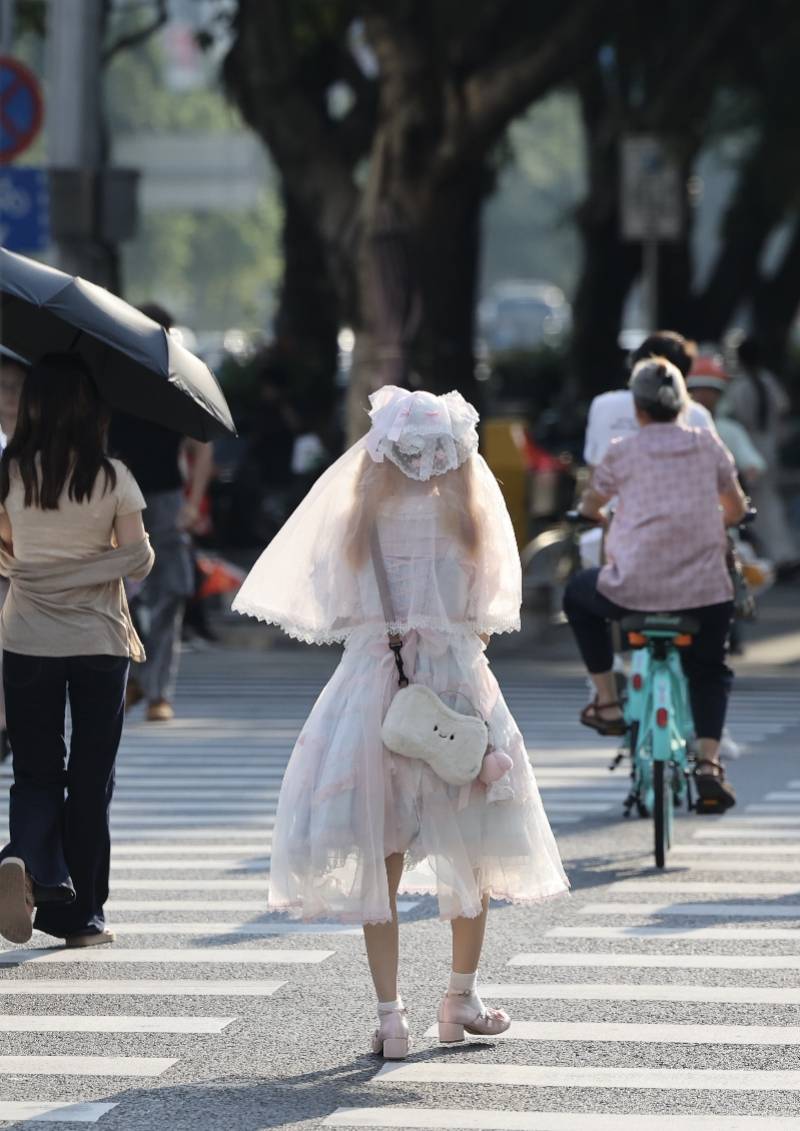 “热麻了”<strong></p>
<p>中泰证券佣金</strong>,广州今日最高温41.6℃,花都区橙色预警生效